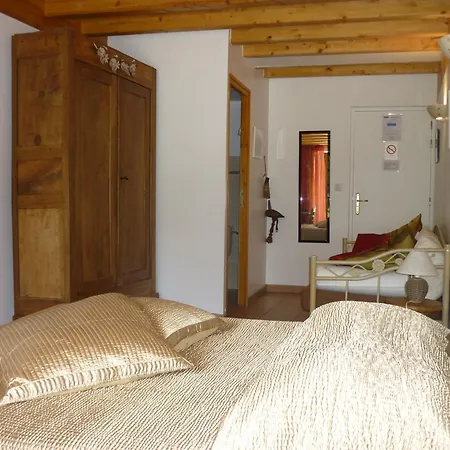 Chambre d'Hôtes La Bourdasse Loubens  Chambre photo